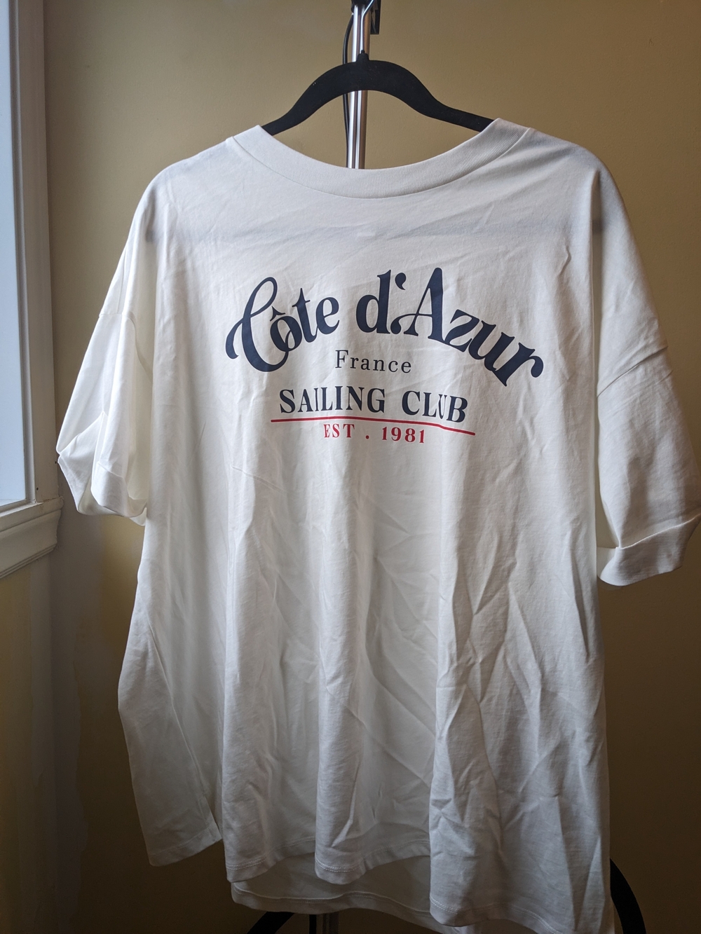 Penningtons White Short-Sleeve Graphic Tee with Navy and Red Print